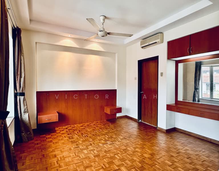 Tai Hwan Park, Tai Hwan Drive, 5 Bedrooms, 2,400 sqft, Terraced House For Sale, by Victor Seah, 500139490 - Level 2 - Master Bedroom Suite - PropertyGuru.com.sg