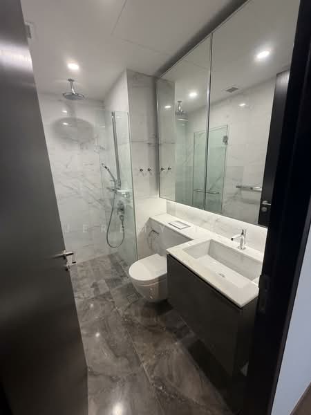 Midtown Bay, 120 Beach Road, 3 Bedrooms, 1,324 sqft, Condominium For Rent, by Jeremy Tan, 500139493 - Bathroom - PropertyGuru.com.sg