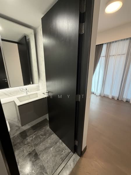 Midtown Bay, 120 Beach Road, 3 Bedrooms, 1,324 sqft, Condominium For Rent, by Jeremy Tan, 500139493 - Bathroom - PropertyGuru.com.sg