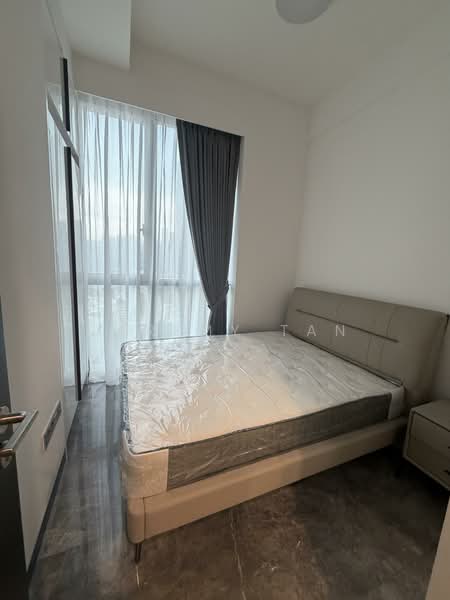 Midtown Bay, 120 Beach Road, 3 Bedrooms, 1,324 sqft, Condominium For Rent, by Jeremy Tan, 500139493 - Bedroom - PropertyGuru.com.sg