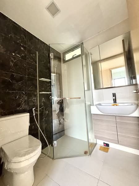 Skies Miltonia, 3 Miltonia Close, 3 Bedrooms, 1,173 sqft, Condominium For Sale, by Catherine Chua, 500139496 - Bathroom - PropertyGuru.com.sg