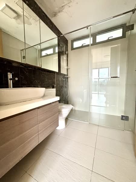 Skies Miltonia, 3 Miltonia Close, 3 Bedrooms, 1,173 sqft, Condominium For Sale, by Catherine Chua, 500139496 - Bathroom - PropertyGuru.com.sg
