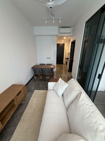 Midtown Bay, 120 Beach Road, 2 Bedrooms, 990 sqft, Condominium For Rent, by Jeremy Tan, 500139506 - Living Room - PropertyGuru.com.sg