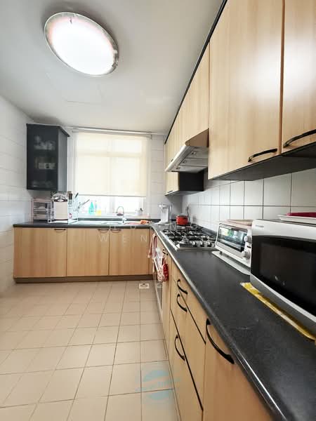 Costa Rhu, 1 Rhu Cross, 2 Bedrooms, 1,399 sqft, Condominium For Sale, by Huang Wenhao, 500139518 - Kitchen - PropertyGuru.com.sg
