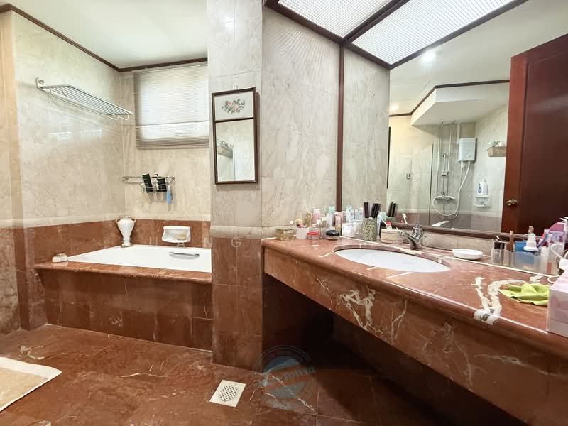 Costa Rhu, 1 Rhu Cross, 2 Bedrooms, 1,399 sqft, Condominium For Sale, by Huang Wenhao, 500139518 - Bathroom - PropertyGuru.com.sg