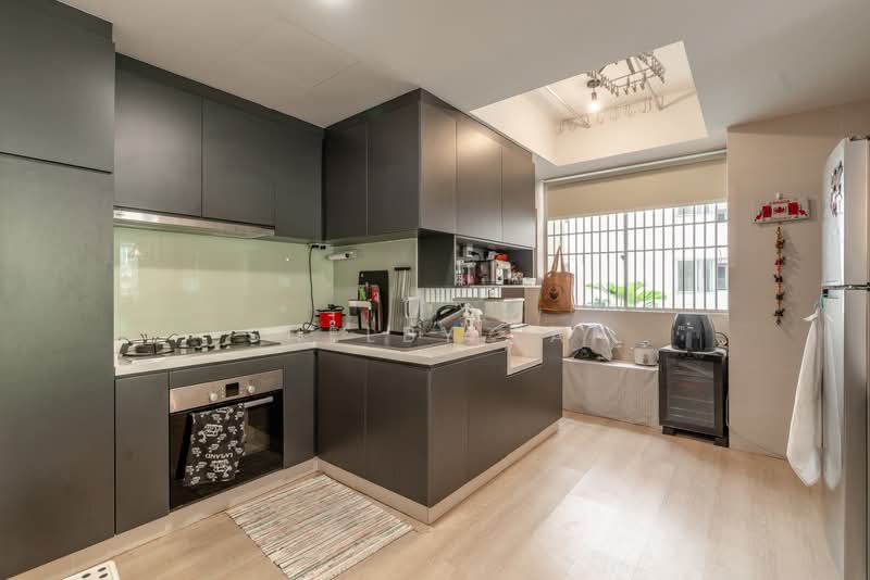 The Raintree, 89 Bukit Drive, 3 Bedrooms, 1,292 sqft, Condominium For Sale, by Shelby Lai, 500139520 - Kitchen - PropertyGuru.com.sg