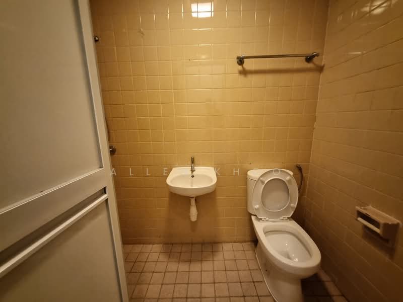 The Cairnhill, 4 Cairnhill Rise, 4 Bedrooms, 2,788 sqft, Condominium For Rent, by Allen Khoo, 500139521 - Bathroom - PropertyGuru.com.sg