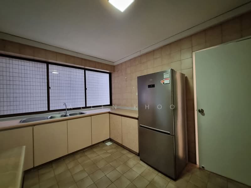 The Cairnhill, 4 Cairnhill Rise, 4 Bedrooms, 2,788 sqft, Condominium For Rent, by Allen Khoo, 500139521 - Kitchen - PropertyGuru.com.sg