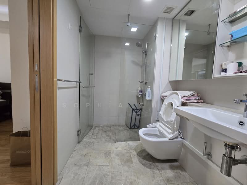 One Shenton, 1 Shenton Way, 2 Bedrooms, 1,066 sqft, Condominium For Rent, by Sophia Chai, 500139552 - Bathroom - PropertyGuru.com.sg