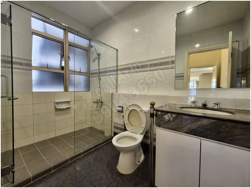 Leonie Condotel, 2 Leonie Hill Road, 4 Bedrooms, 2,715 sqft, Condominium For Rent, by Ario Kusumo, 500139559 - Common Bathroom-1 - PropertyGuru.com.sg