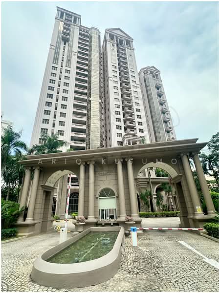 Leonie Condotel, 2 Leonie Hill Road, 4 Bedrooms, 2,715 sqft, Condominium For Rent, by Ario Kusumo, 500139559 - Main Gate - PropertyGuru.com.sg