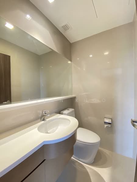 Nassim Regency, 37 Nassim Road, 3 Bedrooms, 2,024 sqft, Apartment For Rent, by Allen Khoo, 500139560 - Bathroom - PropertyGuru.com.sg