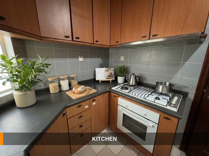 Summerdale, 6 Boon Lay Drive, 3 Bedrooms, 1,195 sqft, Condominium For Sale, by Ronnie Lee, 500139584 - PropertyGuru.com.sg