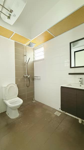 218B Boon Lay View, 218B Boon Lay Avenue, 3 Bedrooms, 1,012 sqft, HDB Flat For Sale, by Kyle Low, 500139591 - Bathroom - PropertyGuru.com.sg