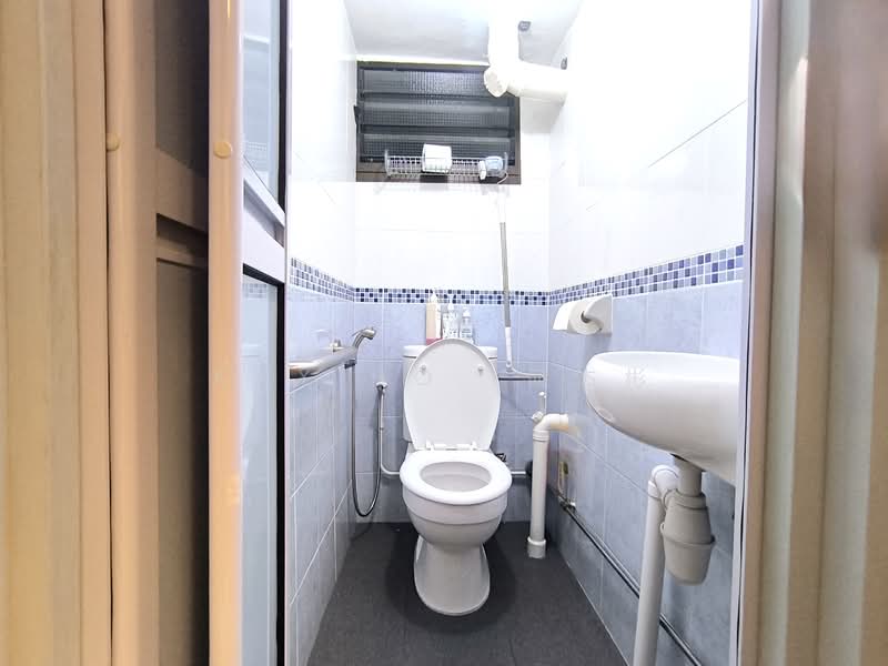 228 Lorong 8 Toa Payoh, 228 Lorong 8 Toa Payoh, Room Rental, 130 sqft, HDB Flat For Rent, by Kay HO 何杰彬, 500139593 - Bathroom - PropertyGuru.com.sg