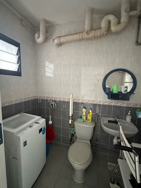 351 Ang Mo Kio Street 32, 351 Ang Mo Kio Street 32, 3 Bedrooms, 1,022 sqft, HDB Flat For Sale, by Gary H S Chua, 500139598 - Bathroom - PropertyGuru.com.sg