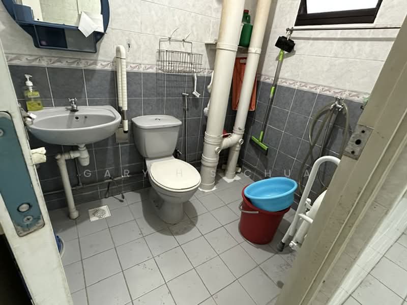 351 Ang Mo Kio Street 32, 351 Ang Mo Kio Street 32, 3 Bedrooms, 1,022 sqft, HDB Flat For Sale, by Gary H S Chua, 500139598 - Bathroom - PropertyGuru.com.sg