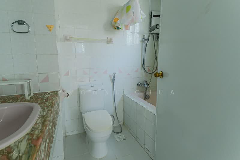 Bullion Park, 166 Lentor Loop, 2 Bedrooms, 807 sqft, Condominium For Sale, by Yvonne Chua, 500139621 - Bathroom - PropertyGuru.com.sg