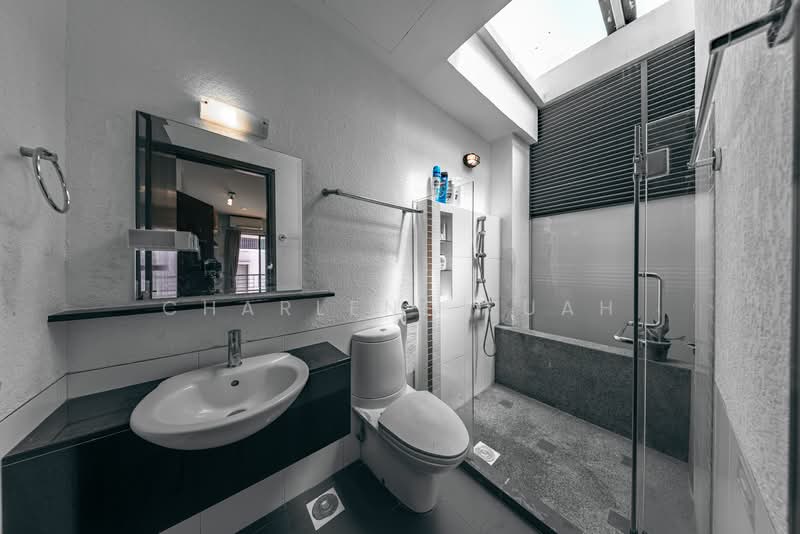 ⭐D16 Rare Freehold 3-Storey Corner Terrace | Mins Walk Bedok South MRT⭐, Kew Drive, 5 Bedrooms, 4,016 sqft, Corner Terrace For Sale, by Charlene Puah, 500139635 - Bathroom - PropertyGuru.com.sg