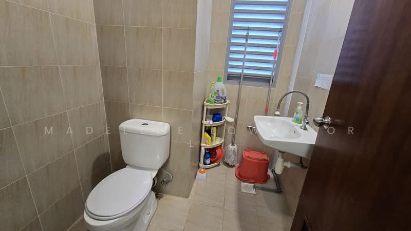 The Alexcier, 237 Alexandra Road, 2,500 sqft, Light Industrial (B1) For Sale, by Madelene Low Chor Li, 500139638 - Bathroom - CommercialGuru.com.sg