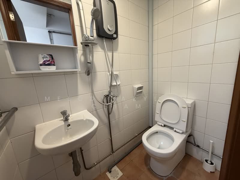 Emerald Garden, 33 Club Street, Room Rental, 200 sqft, Condominium For Rent, by Melody Azyliae Chiam, 500139650 - Bathroom - PropertyGuru.com.sg
