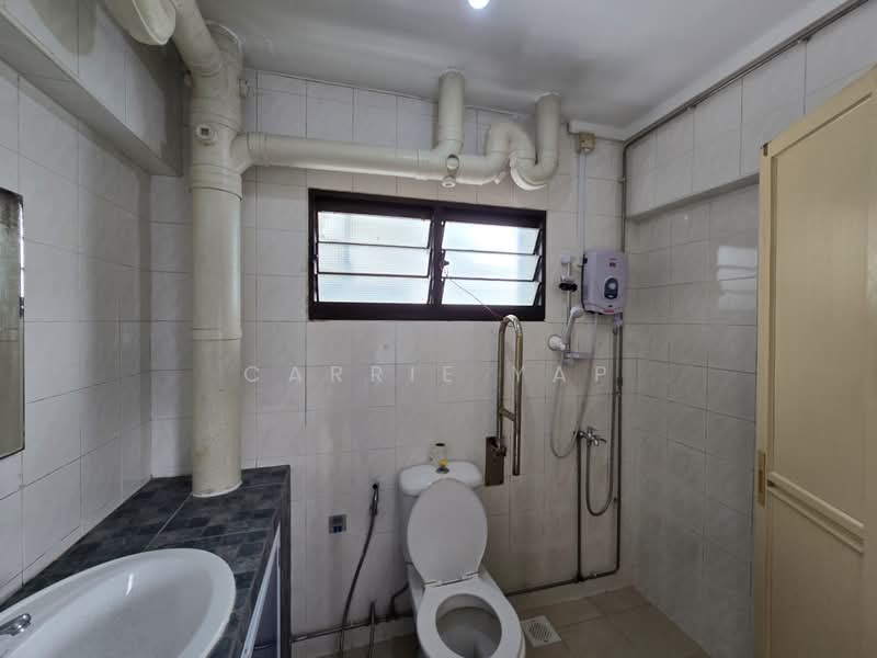 609 Woodlands Ring Road, 609 Woodlands Ring Road, 4 Bedrooms, 1,098 sqft, HDB Flat For Sale, by Carrie Yap, 500139672 - Bathroom - PropertyGuru.com.sg