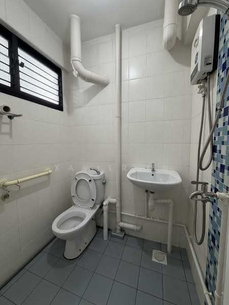 166 Woodlands Street 13, 166 Woodlands Street 13, Admiralty / Woodlands, 2 Bedrooms, 721 sqft, HDB Flat For Rent, by Xavier Ng, 500139676 - Bathroom - PropertyGuru.com.sg