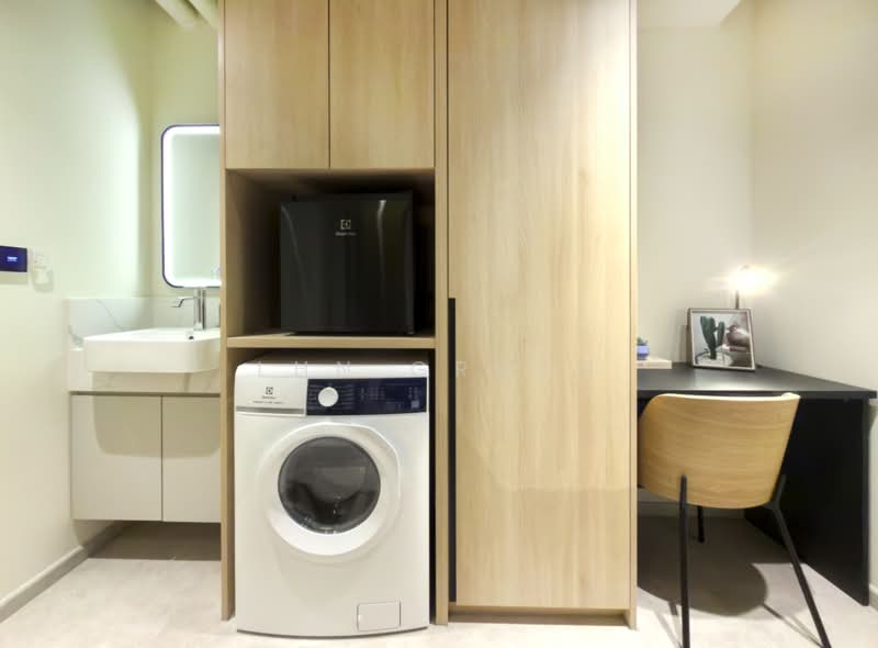 Private Studio at Bugis Area, Near MRT & Schools, , 1 Bedroom, 140 sqft, Condominium For Rent, by Coliwoo, 500139692 - Interior - PropertyGuru.com.sg