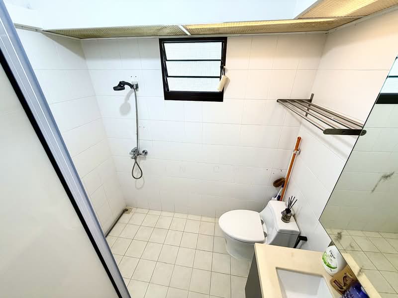 335A Yishun Riverwalk, 335A Yishun Street 31, 3 Bedrooms, 990 sqft, HDB Flat For Sale, by Edwin Choo, 500139707 - Bathroom - PropertyGuru.com.sg