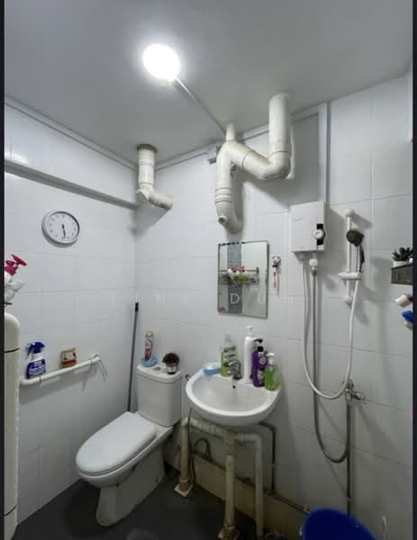 701 Hougang Avenue 2, 701 Hougang Avenue 2, 2 Bedrooms, 721 sqft, HDB Flat For Sale, by Lina Duh, 500139713 - Bathroom - PropertyGuru.com.sg