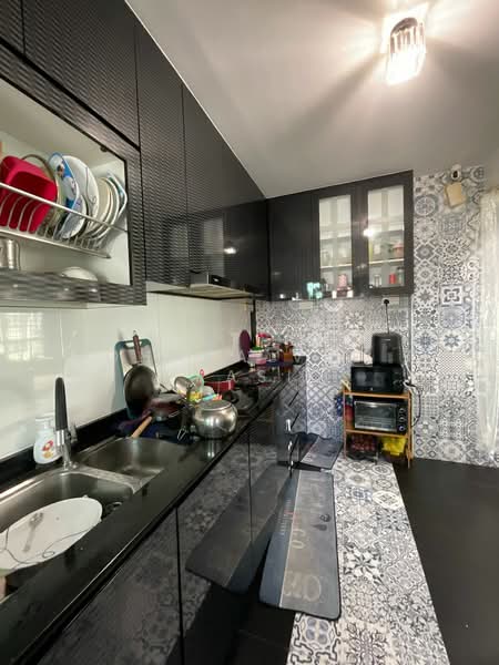 668A Edgefield Plains, 668A Edgefield Plains, 3 Bedrooms, 1,001 sqft, HDB Flat For Sale, by Mohana Vel T Kasi, 500139716 - Kitchen - PropertyGuru.com.sg