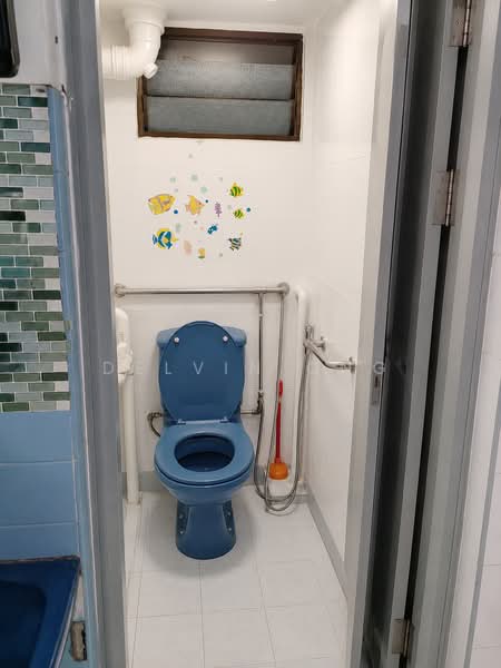 9 Lorong 7 Toa Payoh, 9 Lorong 7 Toa Payoh, 2 Bedrooms, 710 sqft, HDB Flat For Sale, by Delvin Ong, 500139718 - Bathroom - PropertyGuru.com.sg