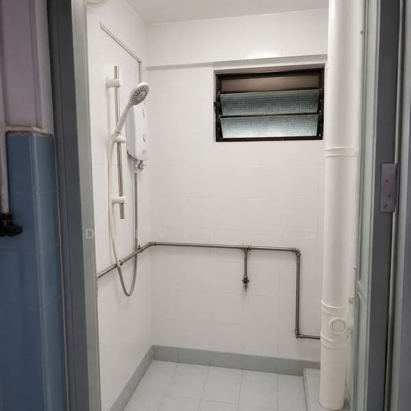 9 Lorong 7 Toa Payoh, 9 Lorong 7 Toa Payoh, 2 Bedrooms, 710 sqft, HDB Flat For Sale, by Delvin Ong, 500139718 - Bathroom - PropertyGuru.com.sg