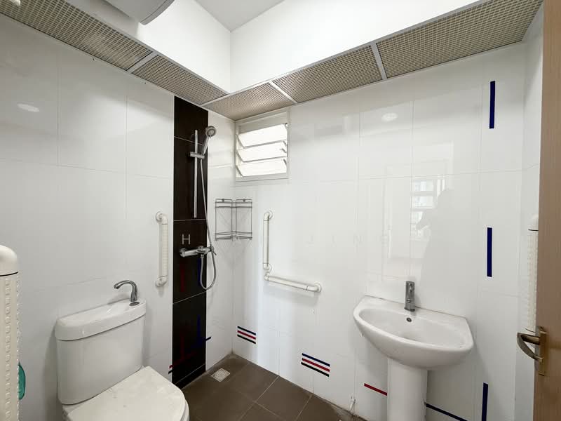 40A Margaret Drive, 40A Margaret Drive, 2 Bedrooms, 678 sqft, HDB Flat For Sale, by Cheah Jing, 500139722 - Common Bath  - PropertyGuru.com.sg