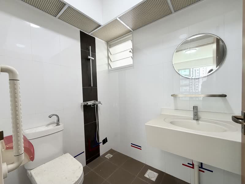 40A Margaret Drive, 40A Margaret Drive, 2 Bedrooms, 678 sqft, HDB Flat For Sale, by Cheah Jing, 500139722 - Master Bath  - PropertyGuru.com.sg