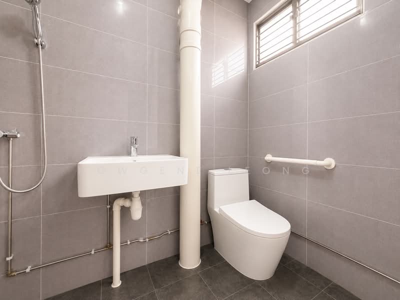 165 Simei Road, 165 Simei Road, 3 Bedrooms, 1,313 sqft, HDB Flat For Sale, by Howgene Leong, 500139730 - Bathroom - PropertyGuru.com.sg