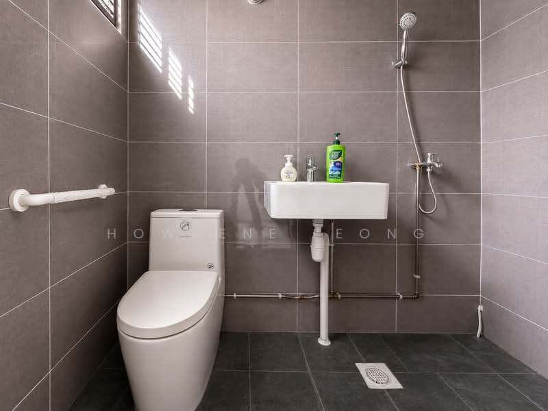 165 Simei Road, 165 Simei Road, 3 Bedrooms, 1,313 sqft, HDB Flat For Sale, by Howgene Leong, 500139730 - Bathroom - PropertyGuru.com.sg