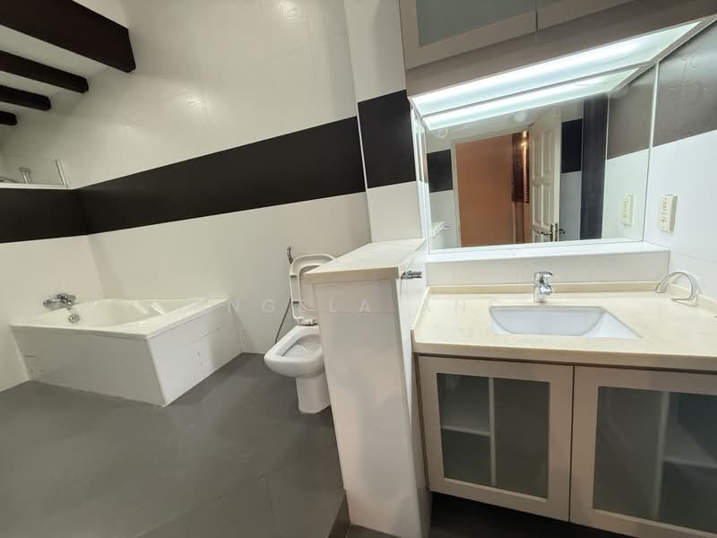 Emerald Hill Conservation Area, Saunders Road, 3 Bedrooms, 4,100 sqft, Conservation House For Rent, by Angela Ang, 500139741 - Bathroom - PropertyGuru.com.sg