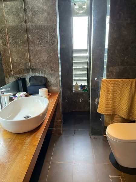 Teresa Ville, 1005 Lower Delta Road, 4 Bedrooms, 1,959 sqft, Condominium For Rent, by Eddie Peh, 500139746 - Bathroom - PropertyGuru.com.sg