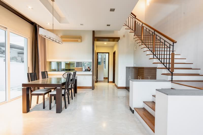 Sprinsgside Walk, Springside Walk, 5 Bedrooms, 2,491 sqft, Corner Terrace For Sale, by Richard Jany, 500139754 - PropertyGuru.com.sg
