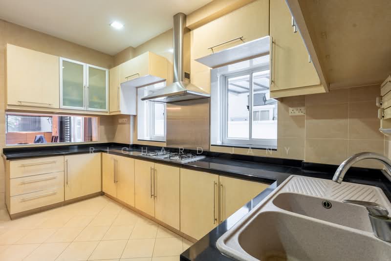 Sprinsgside Walk, Springside Walk, 5 Bedrooms, 2,491 sqft, Corner Terrace For Sale, by Richard Jany, 500139754 - Kitchen - PropertyGuru.com.sg