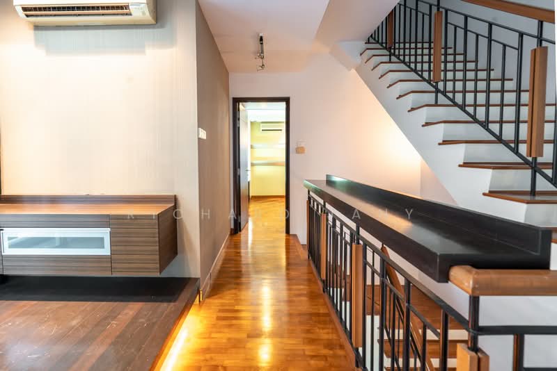Sprinsgside Walk, Springside Walk, 5 Bedrooms, 2,491 sqft, Corner Terrace For Sale, by Richard Jany, 500139754 - Corridor - PropertyGuru.com.sg
