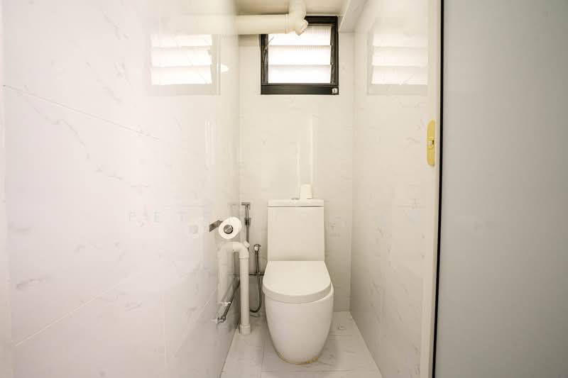 264 Waterloo Street, 264 Waterloo Street, 2 Bedrooms, 645 sqft, HDB Flat For Sale, by Peter Loh 彼得, 500139767 - Bathroom - PropertyGuru.com.sg