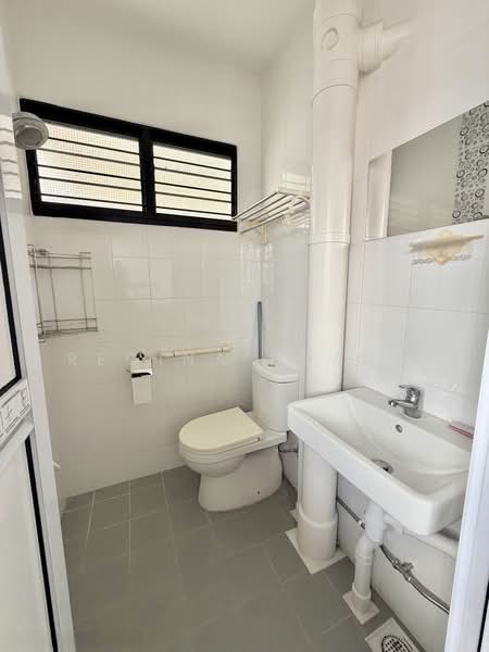 182 Ang Mo Kio Avenue 5, 182 Ang Mo Kio Avenue 5, 2 Bedrooms, 731 sqft, HDB Flat For Sale, by Regina Huang, 500139769 - Common Bathroom - PropertyGuru.com.sg