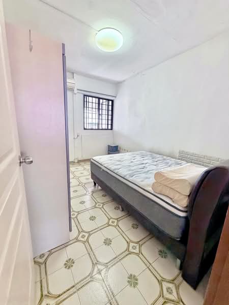 182 Ang Mo Kio Avenue 5, 182 Ang Mo Kio Avenue 5, 2 Bedrooms, 731 sqft, HDB Flat For Sale, by Regina Huang, 500139769 - Bedroom - PropertyGuru.com.sg