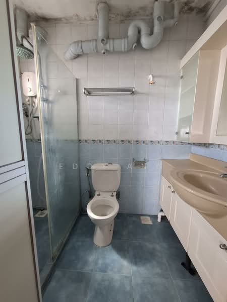 614 Senja Road, 614 Senja Road, 3 Bedrooms, 1,195 sqft, HDB Flat For Rent, by Eddy Ang, 500139777 - Bathroom - PropertyGuru.com.sg