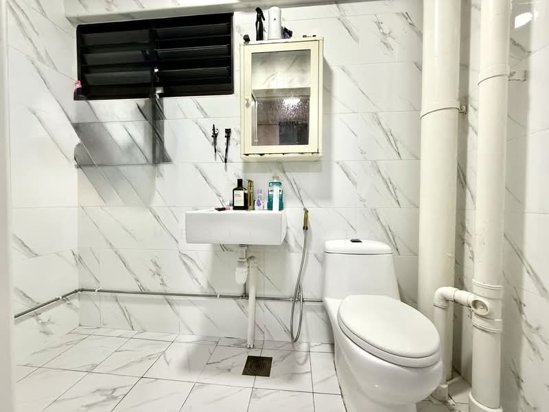 278 Tampines Street 22, 278 Tampines Street 22, 3 Bedrooms, 1,431 sqft, HDB Flat For Sale, by Sherilyn Tan, 500139814 - Bathroom - PropertyGuru.com.sg