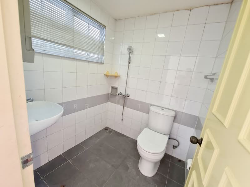 Affordable and Spacious Rooms in Kovan Landed! Short walk to Kovan MRT, Kovan Road, Room Rental, 110 sqft, Terraced House For Rent, by Kerrine Thong, 500139815 - PropertyGuru.com.sg