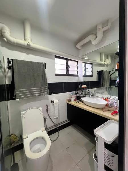 699C Hougang Street 52, 699C Hougang Street 52, 3 Bedrooms, 1,076 sqft, HDB Flat For Sale, by Dennis Lim, 500139818 - Bathroom - PropertyGuru.com.sg