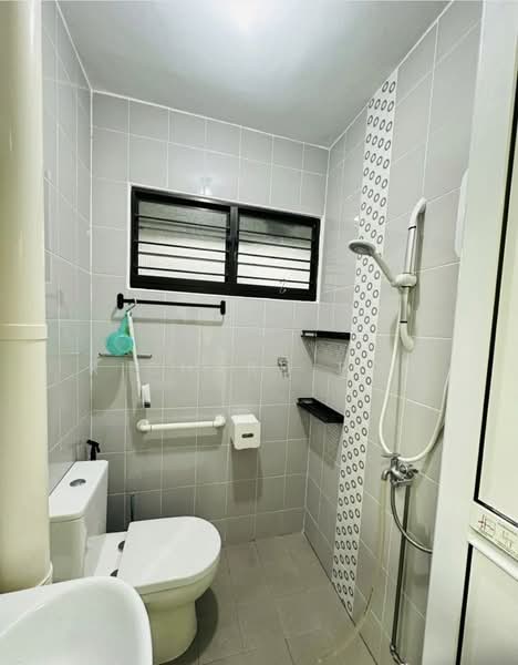720 Ang Mo Kio Avenue 6, 720 Ang Mo Kio Avenue 6, 2 Bedrooms, 731 sqft, HDB Flat For Rent, by Richard Poh, 500139821 - Bathroom - PropertyGuru.com.sg